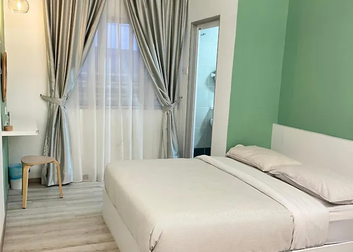Emerald Avenue Cozy 3R3B Apartment - 329